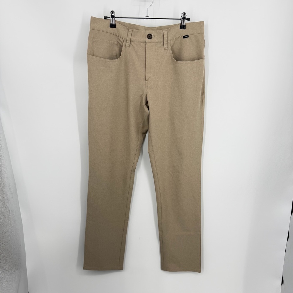 Travis Mathew Open to Close Tan khaki Performance Chinos Mens 32x31.5”